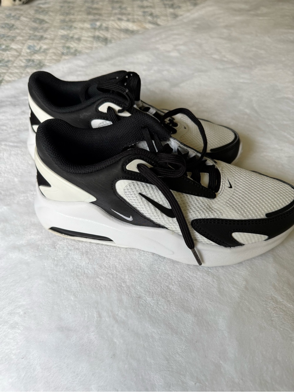 Nike White and Black Air Max Bolt